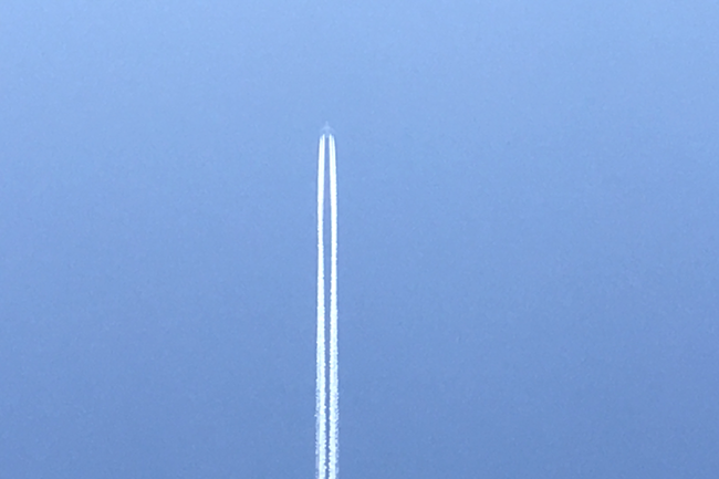 青空と飛行機雲